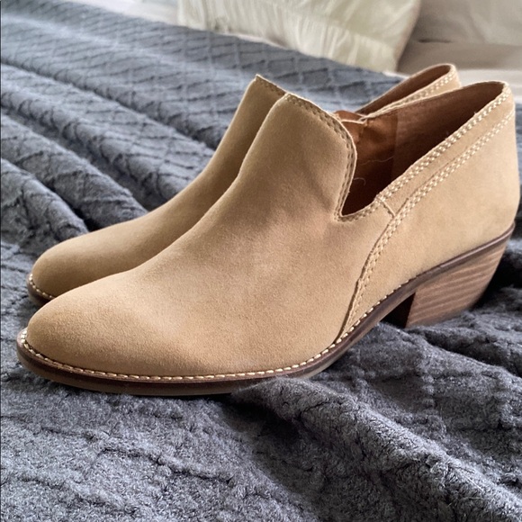 Lucky Brand Tan Ankle Booties with Western Design - Picture 2 of 8